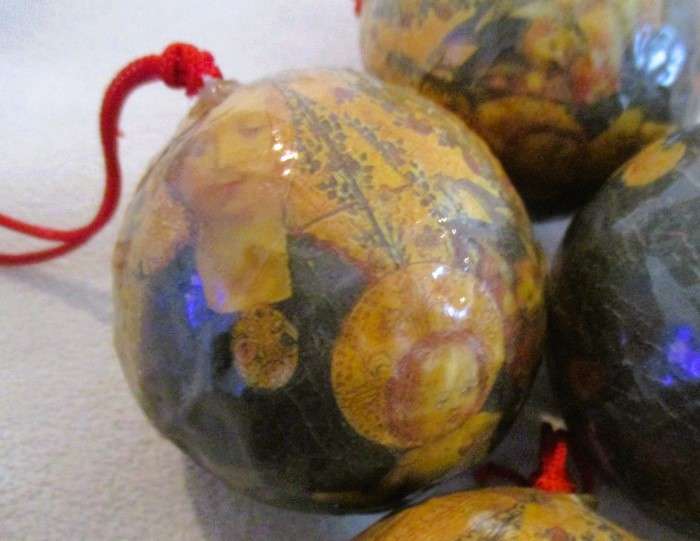 A batch of nine vintage Christmas ornaments for one price