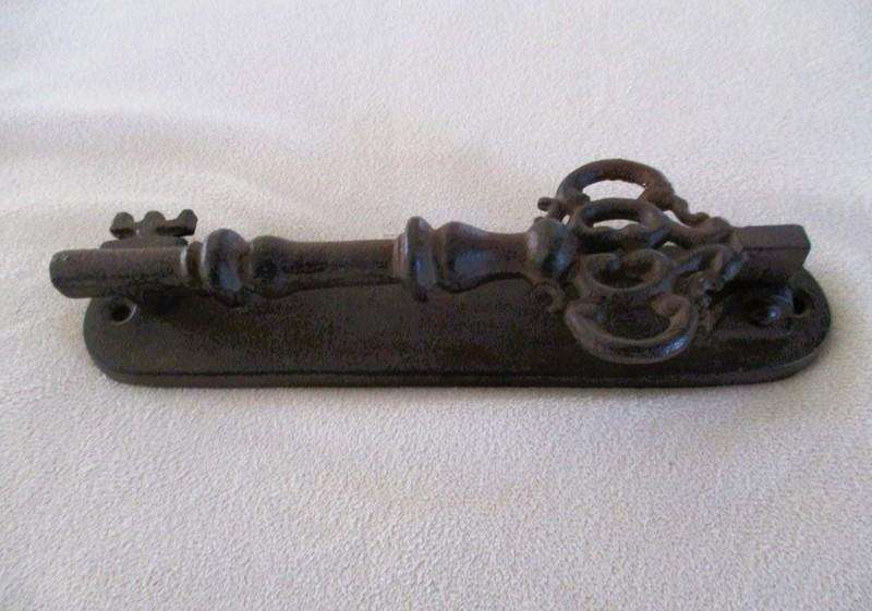 Vintage/antique heavy duty cast iron key-shaped door knocker