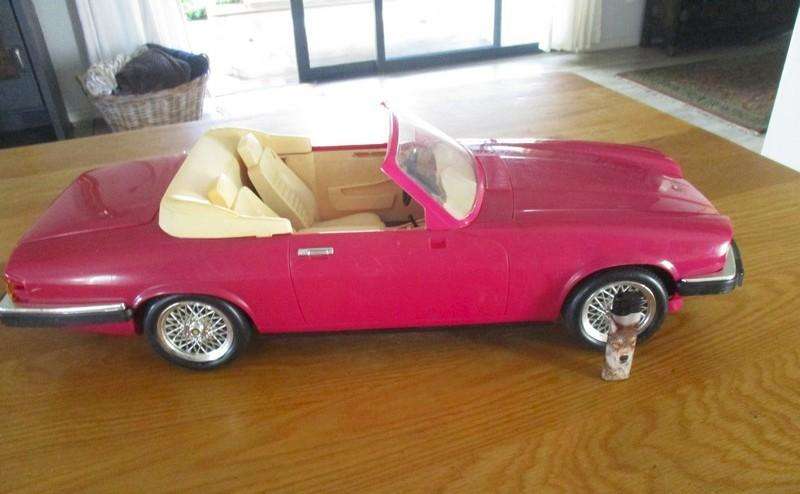 Enormous (63cm long) vintage 1991 Mattel, Italy Barbie car to display your Barbie dolls (car only)