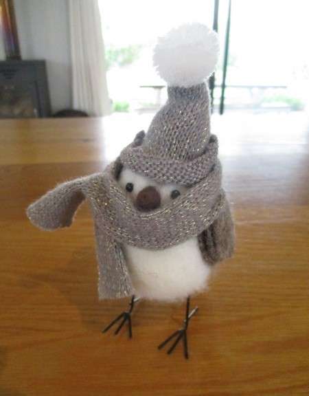 Just an adorable little bird to display