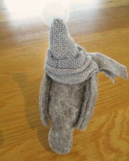 Just an adorable little bird to display