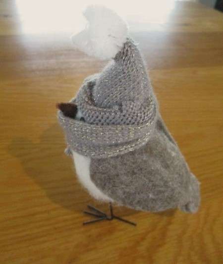 Just an adorable little bird to display