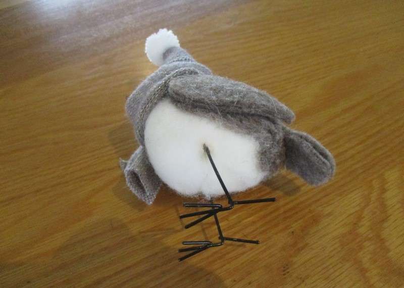 Just an adorable little bird to display