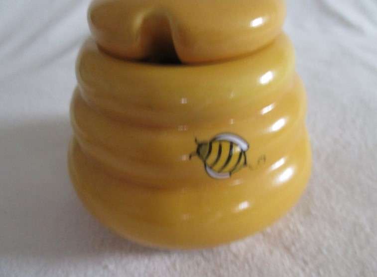 A cute little honey pot for tea