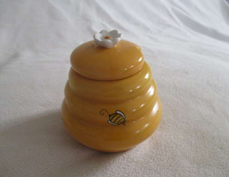 A cute little honey pot for tea
