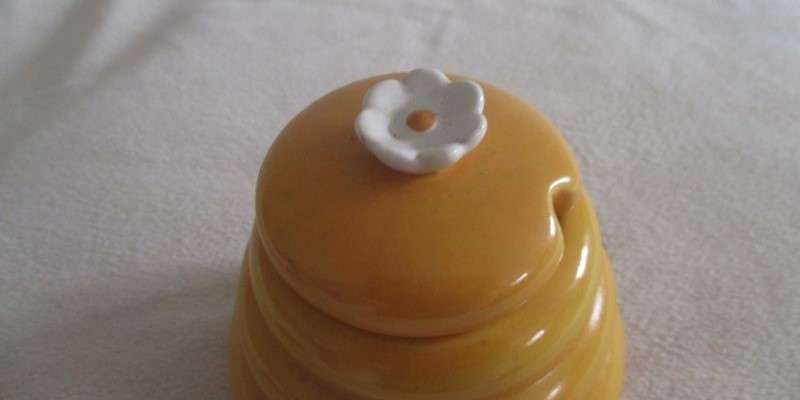 A cute little honey pot for tea