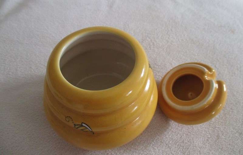 A cute little honey pot for tea