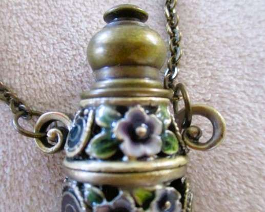 Vintage cloisonne enamel perfume flacon pendant - beautifully made with intricate detail
