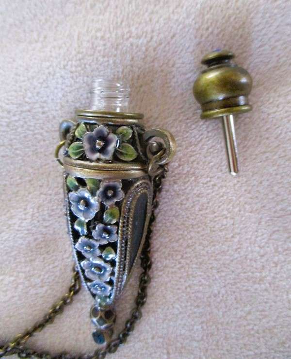 Vintage cloisonne enamel perfume flacon pendant - beautifully made with intricate detail