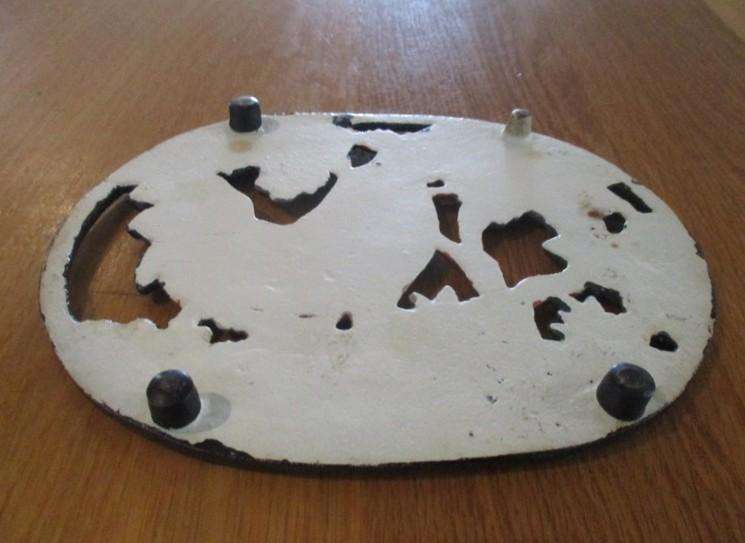 Cast iron trivet/pot stand with crowing rooster