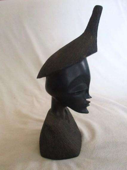 Vintage Gabon bust hand carved from solid piece of wood - Punu?