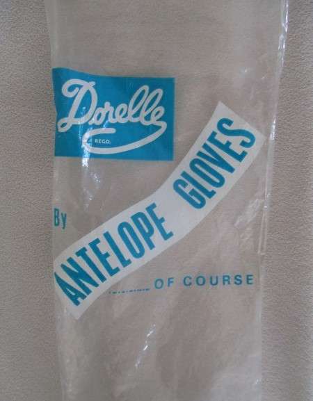 A pair of elegant gold long evening gloves -Dorelle antelope gloves