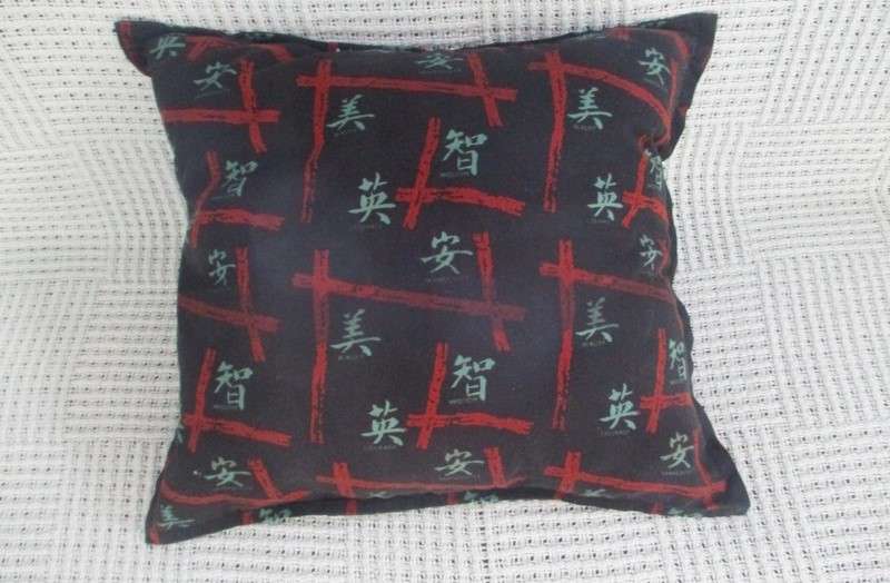 An interesting and striking cushion with Chinese good fortune symbols (plus English interpretation)