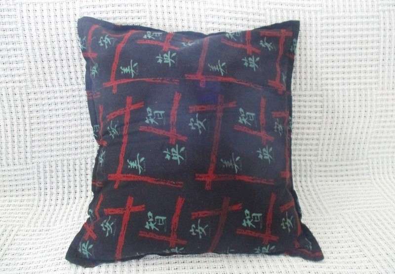 An interesting and striking cushion with Chinese good fortune symbols (plus English interpretation)