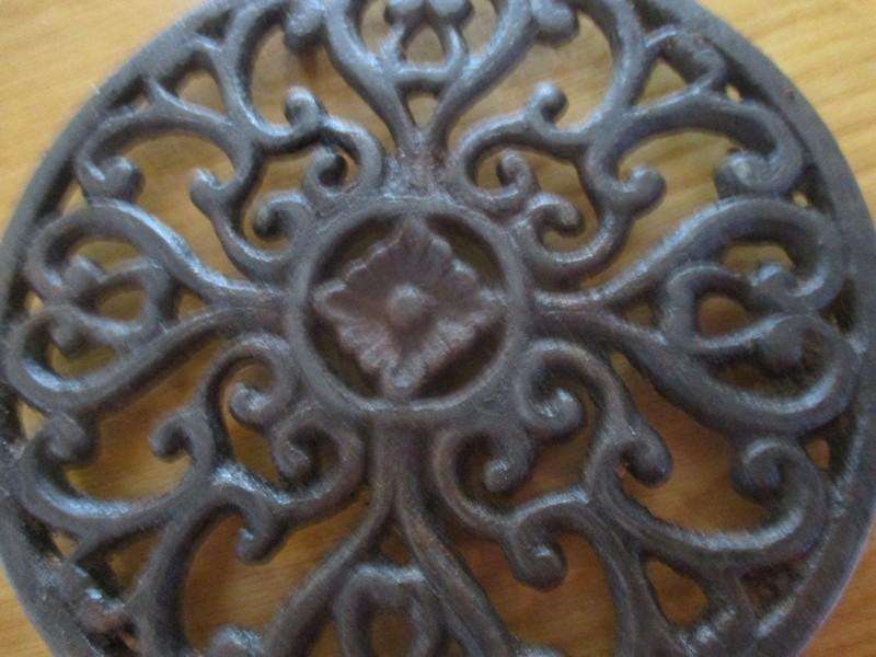 Vintage/antique cast iron trivet/pot holder