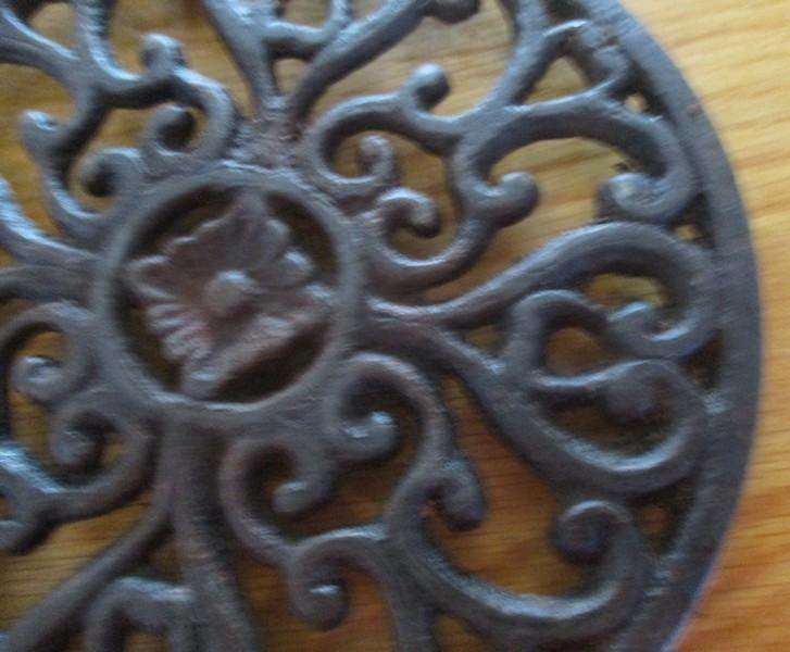 Vintage/antique cast iron trivet/pot holder