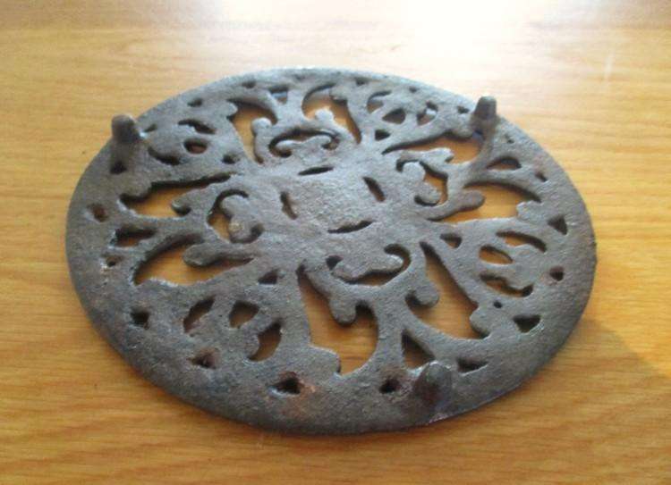 Vintage/antique cast iron trivet/pot holder