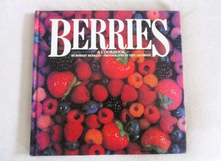 Healthy hard cover cookbook (sweet& savoury recipes) Berries - a Cookbook - beautifully illustrated