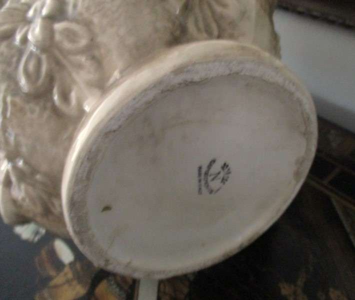 Stunning very large vintage Capodimonte vase