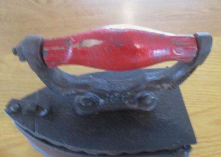 Rare heavy antique 1920's Reliable Foundry, Canada cast iron hot coal iron - great doorstop!