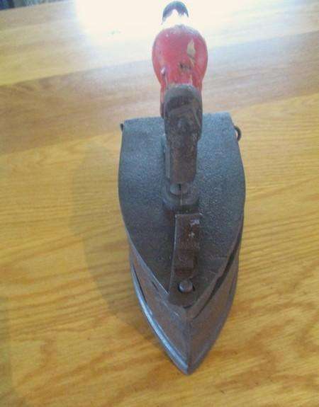 Rare heavy antique 1920's Reliable Foundry, Canada cast iron hot coal iron - great doorstop!