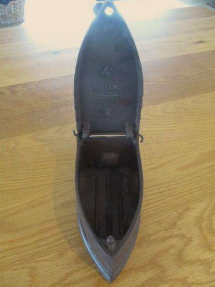 Rare heavy antique 1920's Reliable Foundry, Canada cast iron hot coal iron - great doorstop!