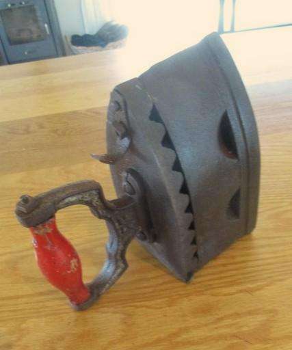 Rare heavy antique 1920's Reliable Foundry, Canada cast iron hot coal iron - great doorstop!