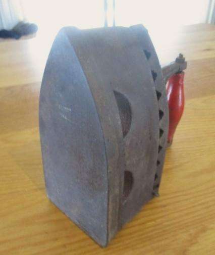 Rare heavy antique 1920's Reliable Foundry, Canada cast iron hot coal iron - great doorstop!