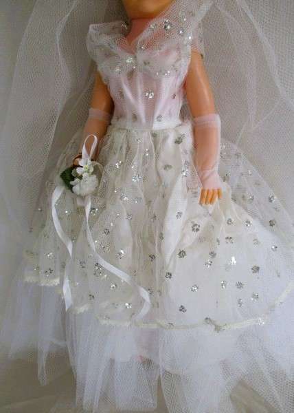 WOW!  Circa 1957-1965 - Vintage 14R Miss Revlon type doll in complete bridal outfit
