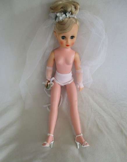 WOW!  Circa 1957-1965 - Vintage 14R Miss Revlon type doll in complete bridal outfit