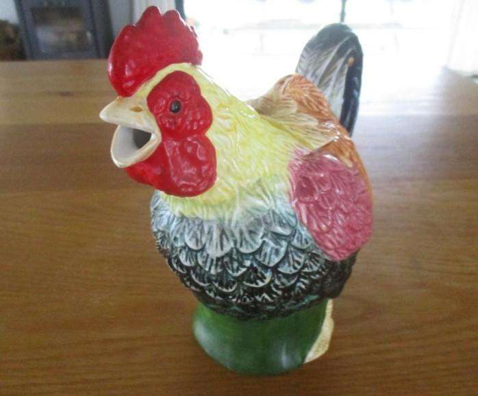Colourful Vintage Rooster Teapot - great condition with lid