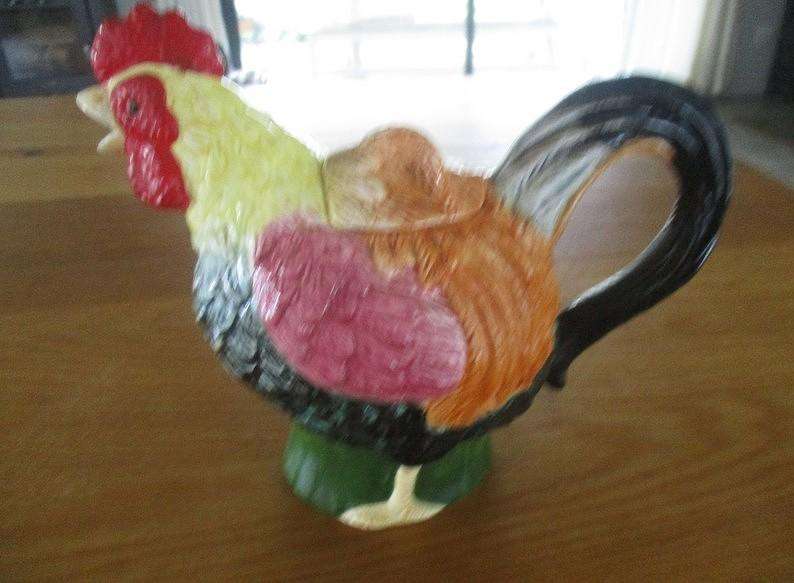 Colourful Vintage Rooster Teapot - great condition with lid