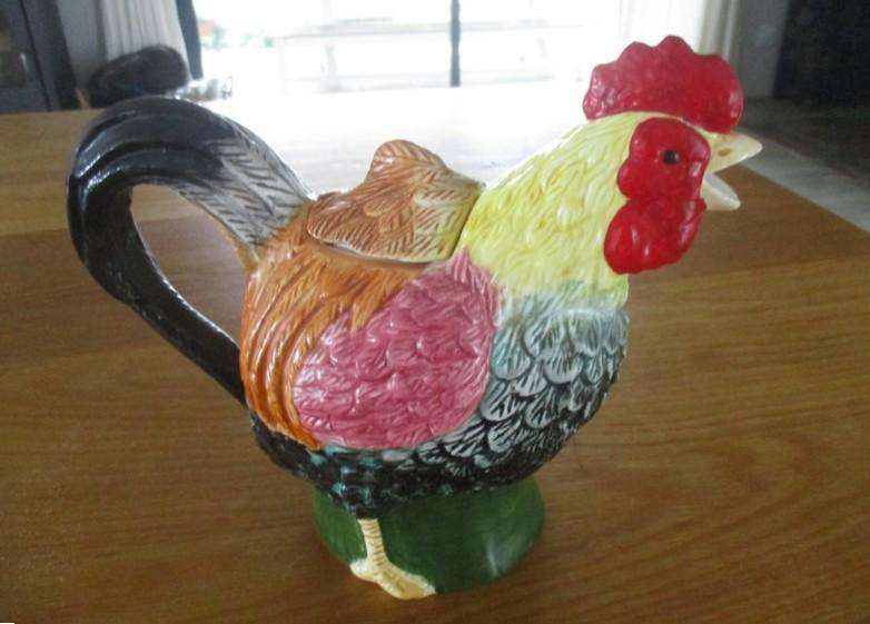 Colourful Vintage Rooster Teapot - great condition with lid
