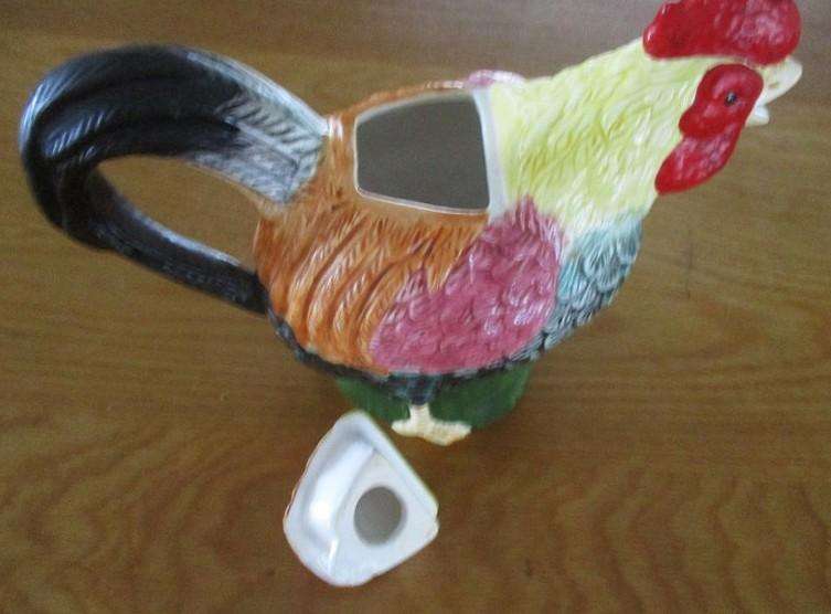 Colourful Vintage Rooster Teapot - great condition with lid