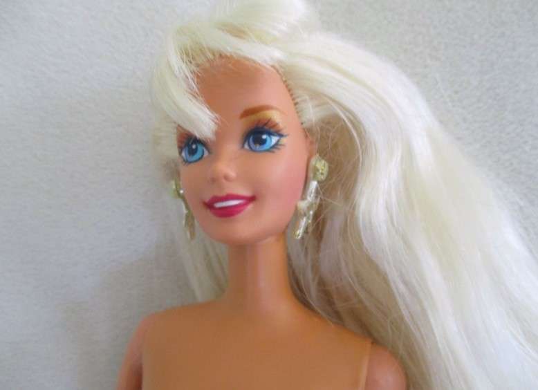 Vintage  Mattel  Barbie doll with the longest hair ever with original ring and earrings - knees bend
