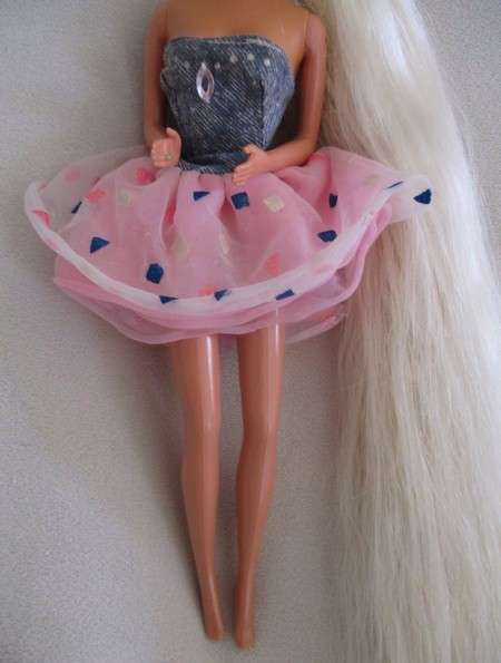Vintage  Mattel  Barbie doll with the longest hair ever with original ring and earrings - knees bend