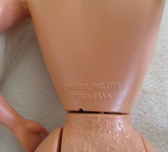 Vintage  Mattel  Barbie doll with the longest hair ever with original ring and earrings - knees bend