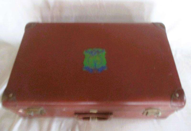 A lovely old vintage suitcase to display your dolls/bears/fabrics etc