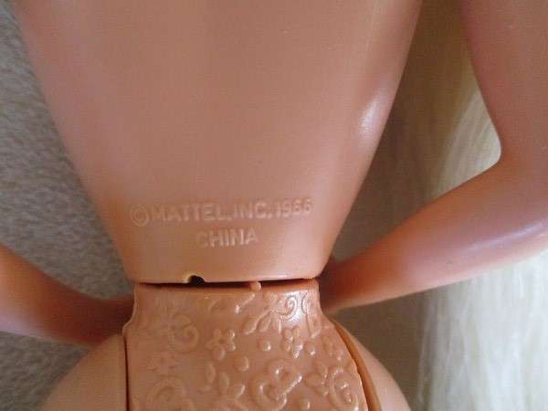 Vintage late 1980's Mattel long hair Barbie doll with original earrings & necklace - knees  bend