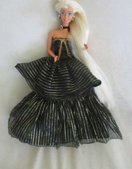 Vintage late 1980's Mattel long hair Barbie doll with original earrings & necklace - knees  bend