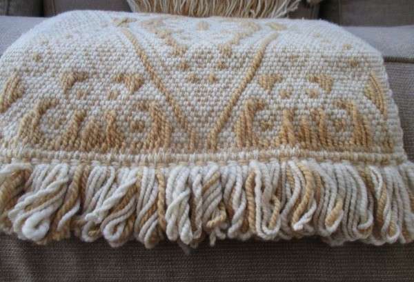 A special hand woven Mercado Artesanal, Peru wall hanging with certificate of authenticity