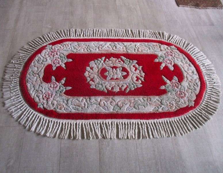 Vintage Oval Chinese rug with lovely vibrant colours - 140cm x 78cm (1400mm x 780mm)