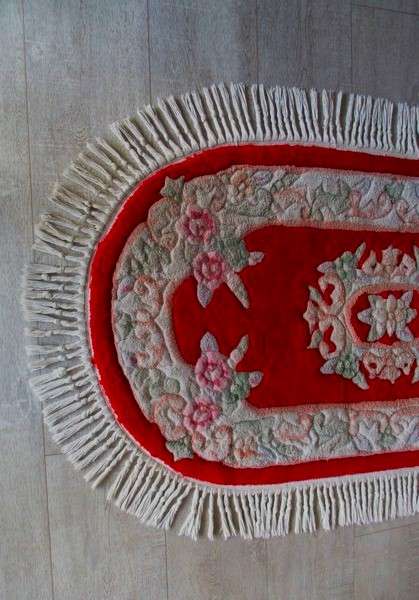 Vintage Oval Chinese rug with lovely vibrant colours - 140cm x 78cm (1400mm x 780mm)