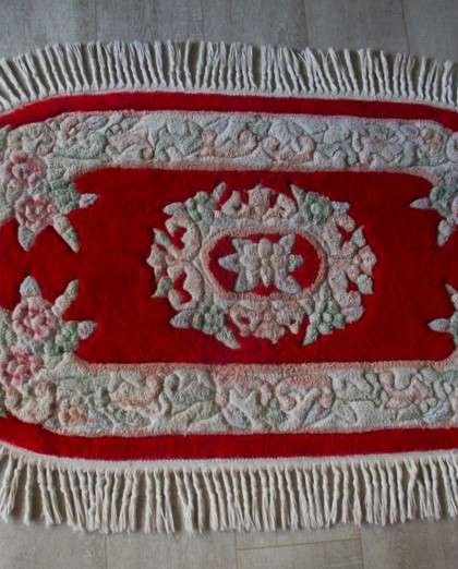 Vintage Oval Chinese rug with lovely vibrant colours - 140cm x 78cm (1400mm x 780mm)