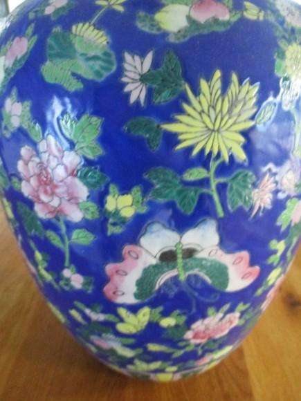 Huge, heavy Chinese Famille Verte jar with stunning butterfly and floral design - great condition