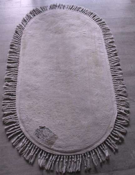 Vintage Oval Chinese rug with lovely vibrant colours - 140cm x 78cm (1400mm x 780mm)
