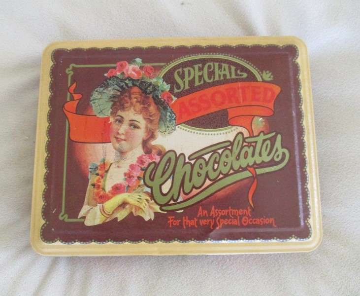 Over 1000 small old South African 1/2c coins in a tin