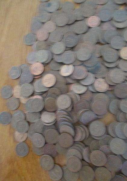Old tea tin containing over 1000 old South African 1/2c coins (Plus 5 cents, 2 cents and 1 cents)