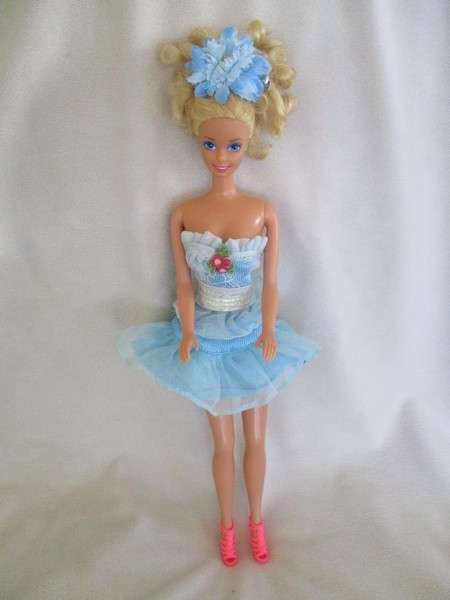Vintage 1980's/90's Mattel Barbie doll with tight blonde curls - knees that bend