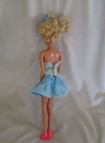 Vintage 1980's/90's Mattel Barbie doll with tight blonde curls - knees that bend